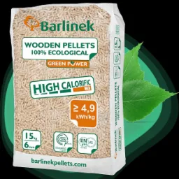 Worek z pelletem drzewnym marki Barlinek, z widocznymi certyfikatami DIN plus i ENplus A1, umieszczony na tle z zielonymi liśćmi.