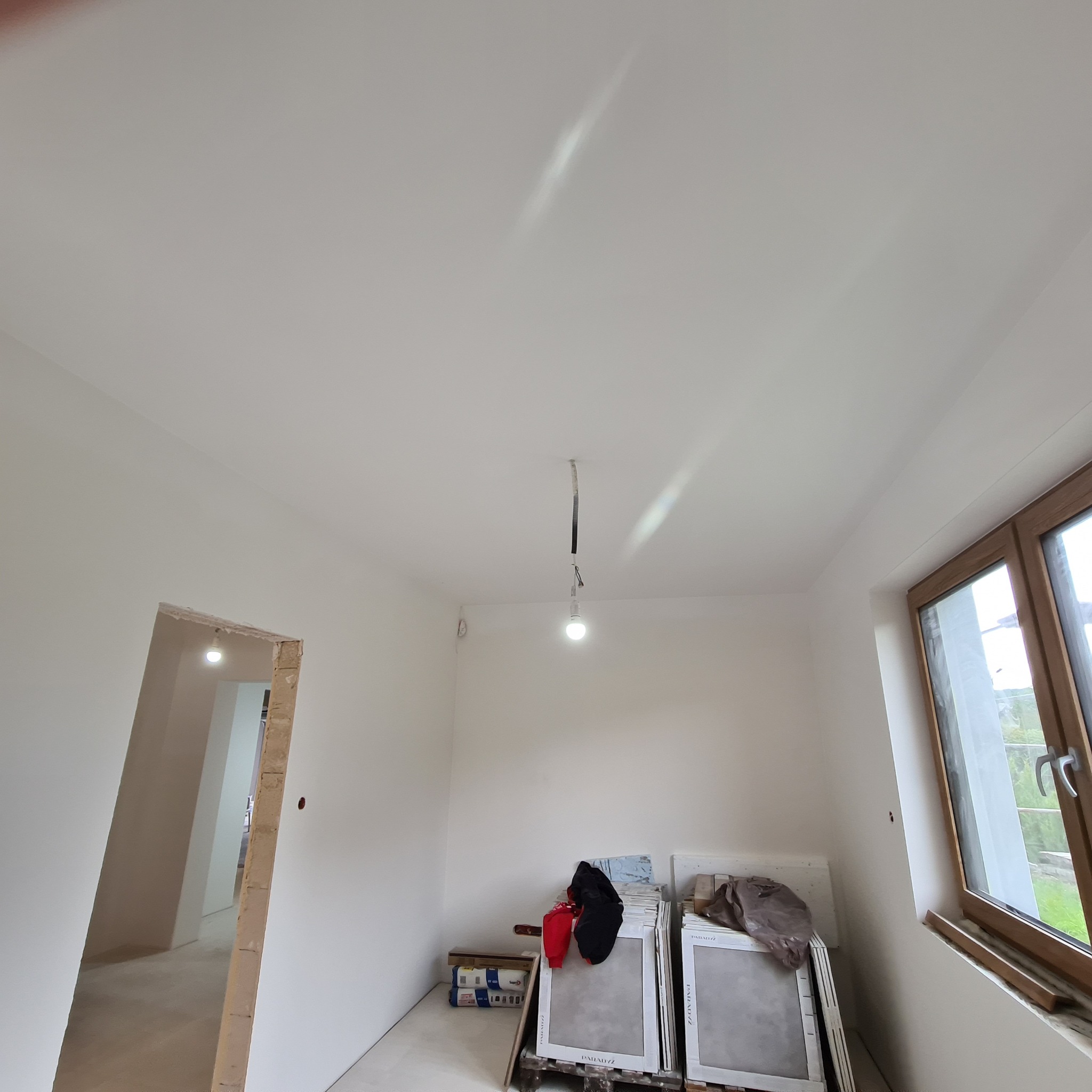 Gładź + malowanie podkładem, akryle + malowanie na biało tylko sufit w całym domu