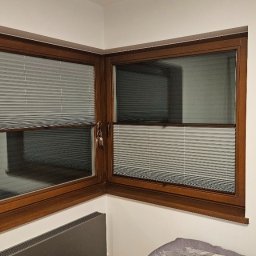 Plisy AB 41 montowane w świetle szyby.