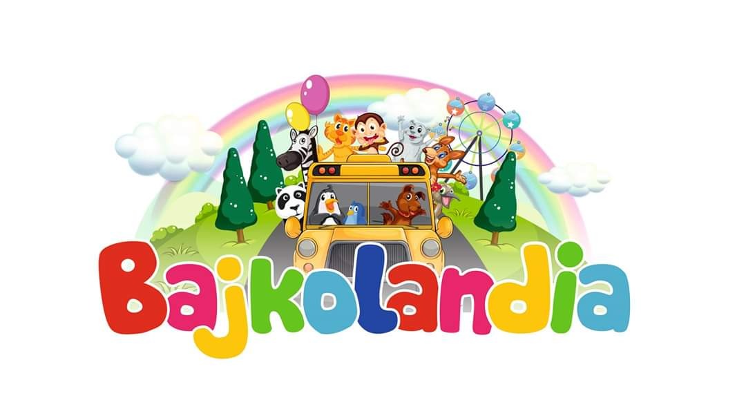 Kolorowa ilustracja Bajkolandii z wesołym autobusem pełnym zwierząt, tęczą i balonami.