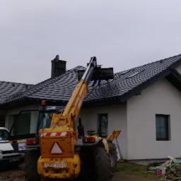 Prace wykończeniowe przy układaniu dachówki