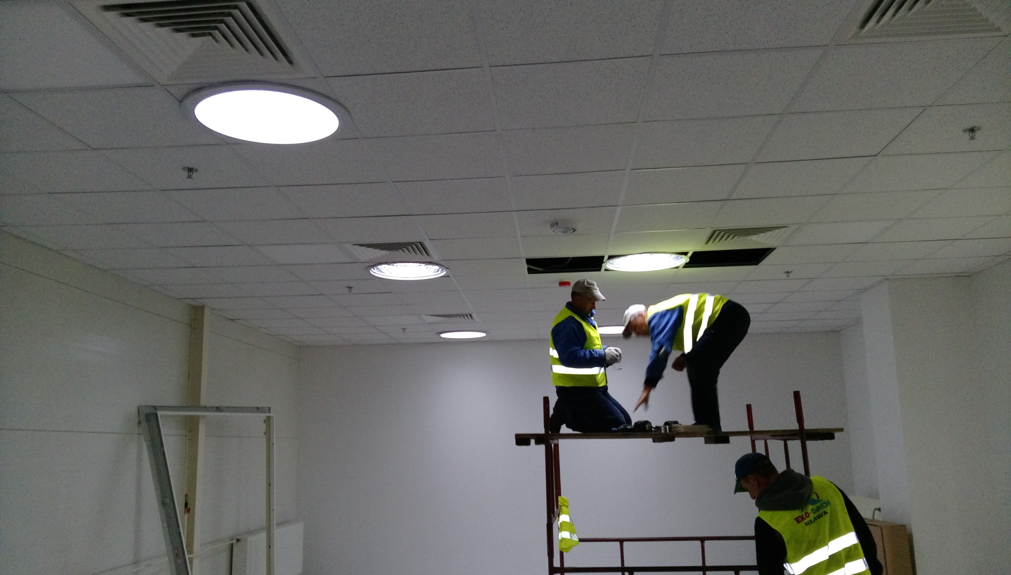 Widok zamontowanych świetlików od wewnątrz.