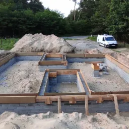 Szalowanie wieńca ściany fundamentowej