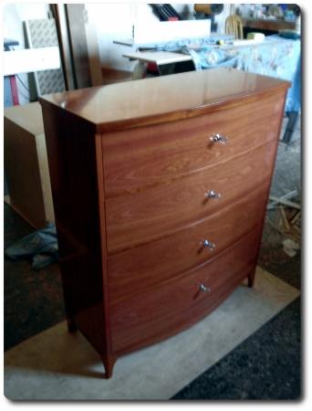 KOmoda gięta wysoki połysk