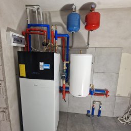RENECO MATEUSZ GAJEWSKI - Powietrzna pompa ciepła Daikin 8 kW z wbudowanym zaosobnikiem ciepłej wody użytkowej 180 l.