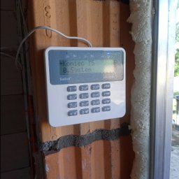 Montaż alarmu na nowo wybudowanym domku 
