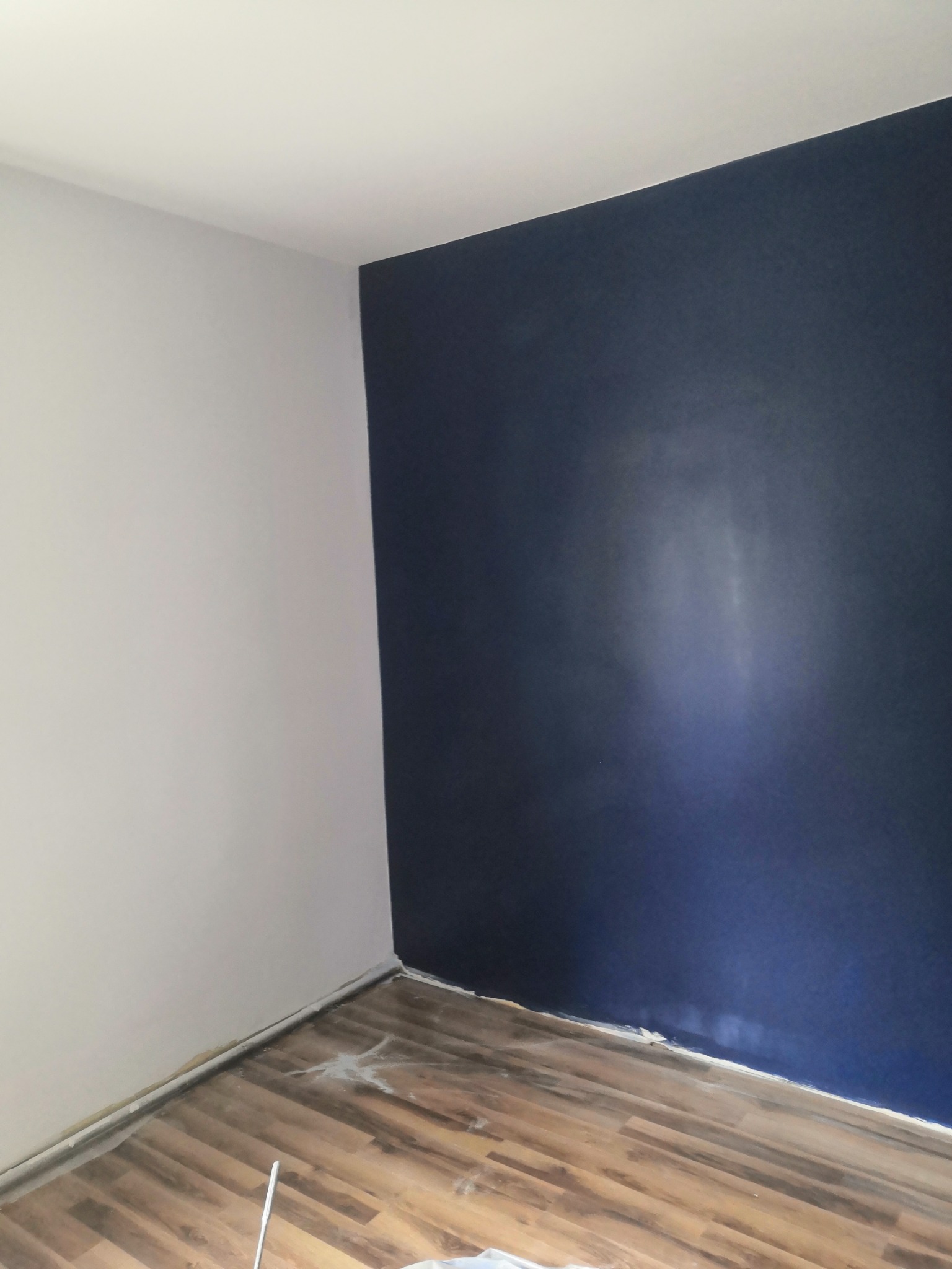 Kolor jeszcze nie wyschnął.