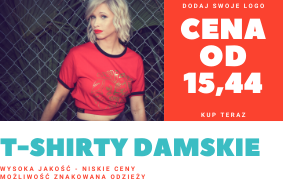 Blondynka w czerwonej koszulce z nadrukiem na tle metalowej siatki, obok reklama t-shirtów damskich z ceną od 15,44 zł.