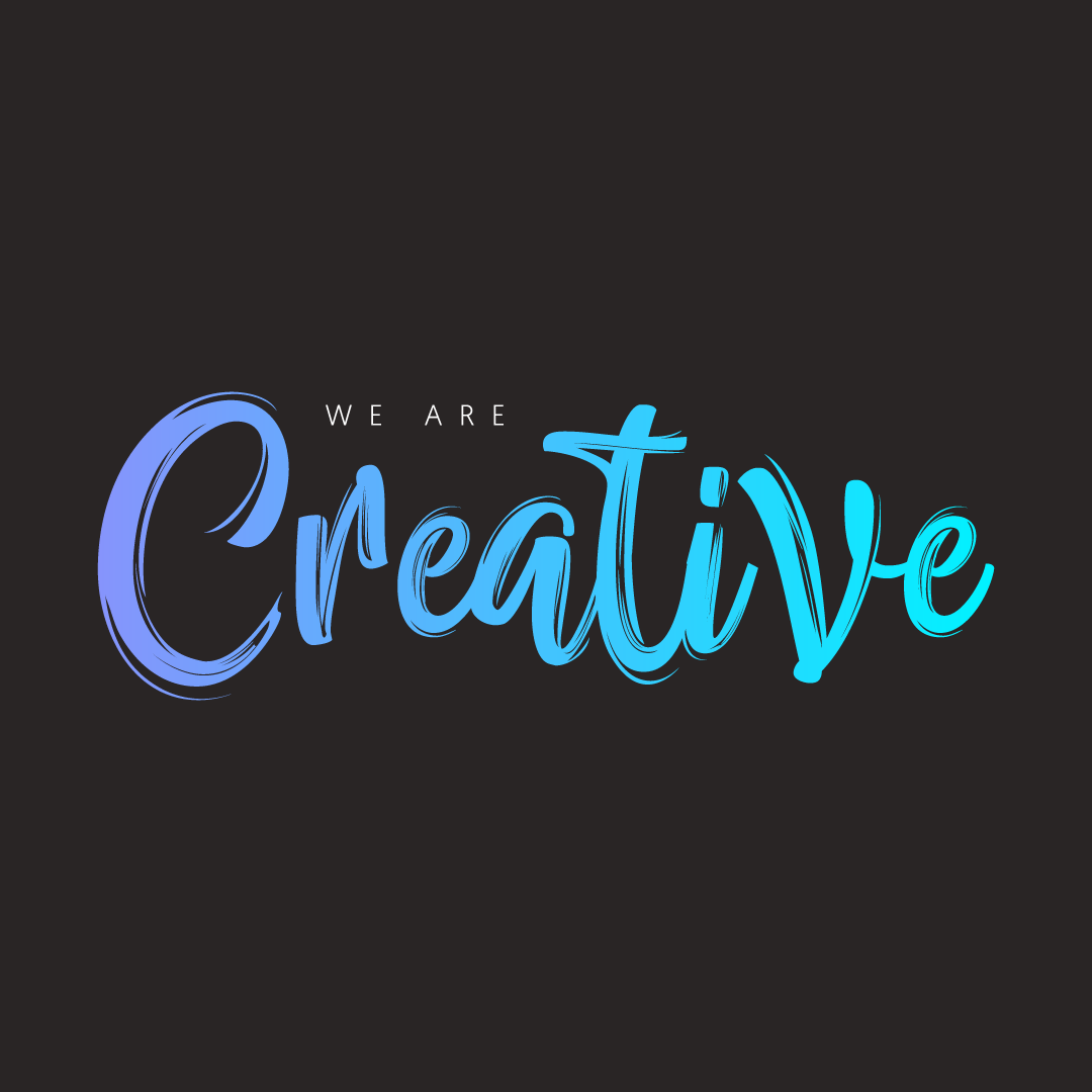 Napis 'We Are Creative' w odcieniach niebieskiego, stylizowany na pismo odręczne, na ciemnoszarym tle.