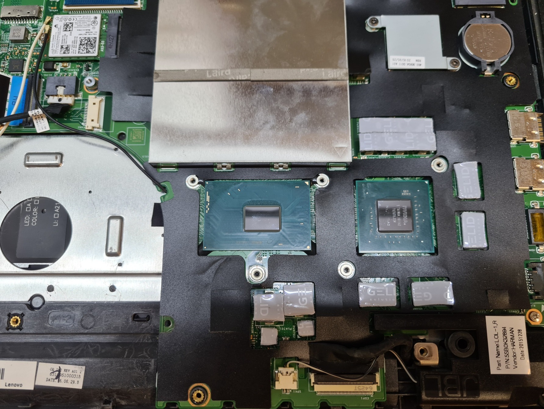 Serwis laptopa: rozbiórka, czyszczenie, przygotowanie pod montaż.