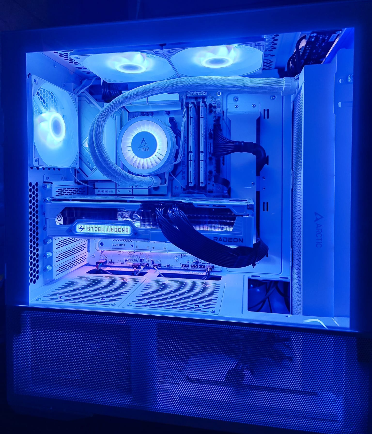 Składanie zestawów: estetyka + airflow + kultura pracy.