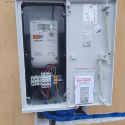 Usługi Elektryczne Piotr Borowski - Wyniesienie punktu pomiarowego na zewnątrz budynku.