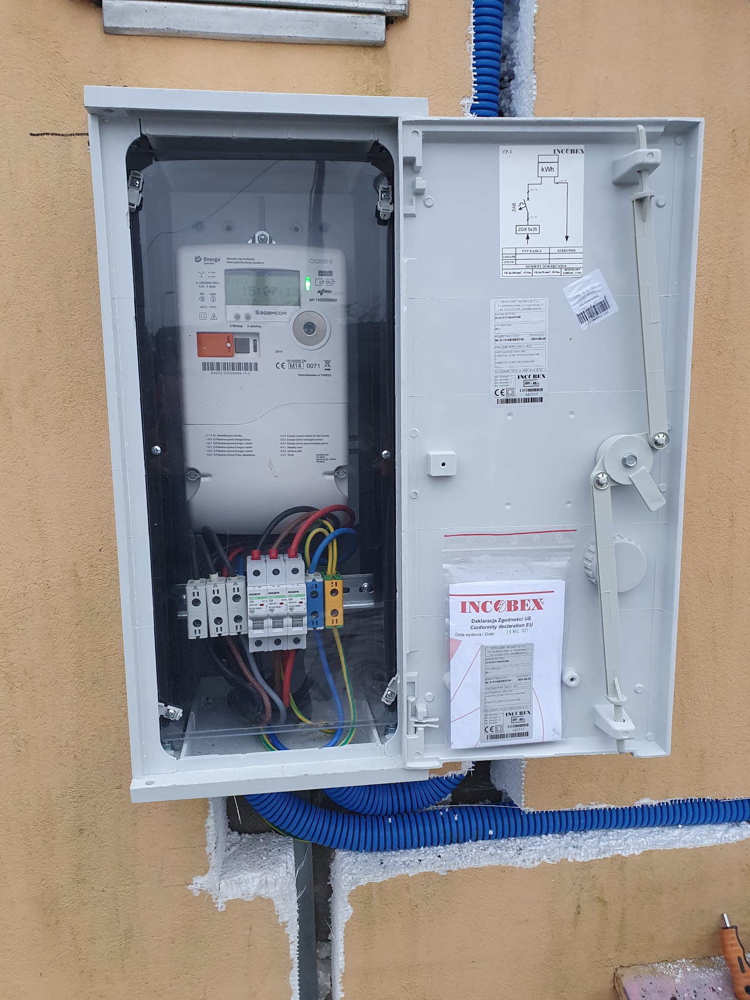 Wyniesienie punktu pomiarowego na zewnątrz budynku.