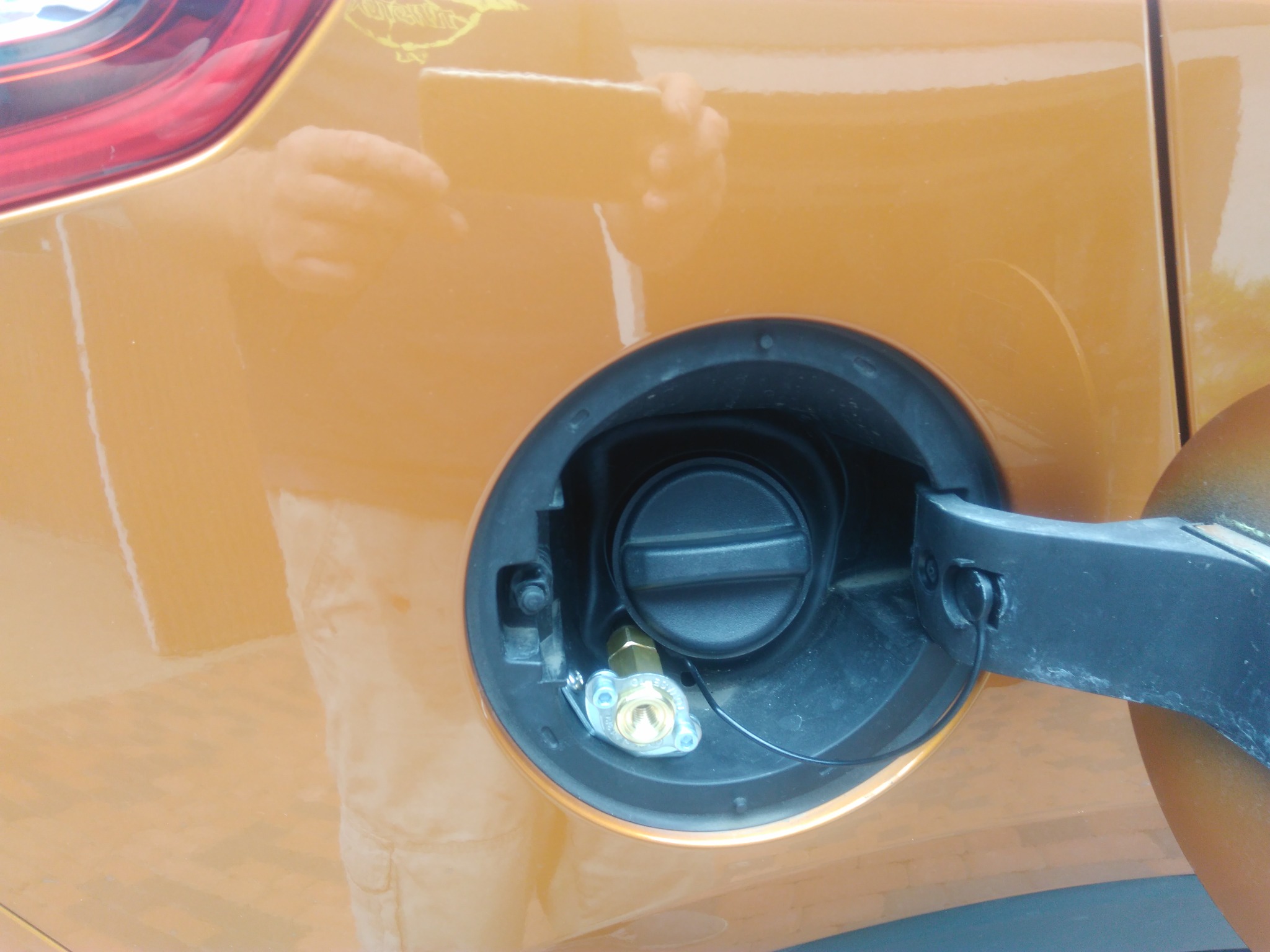 Wlew gazu LPG przy wlewie Pb