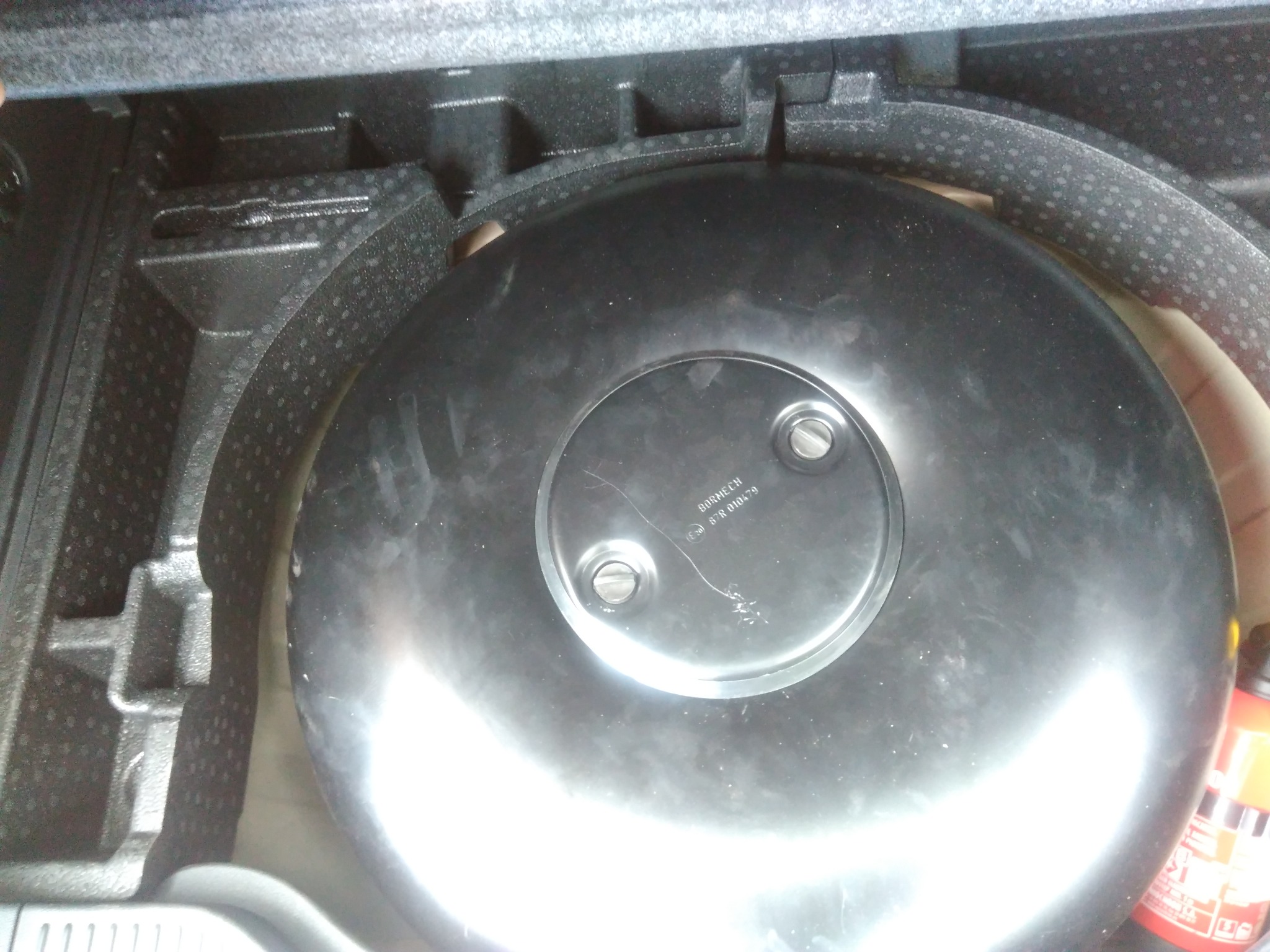 Zbiornik LPG zamontowany w miejscu koła zapasowego