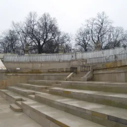 Remont widowni Amfiteatru. Łazienki Królewskie 2013 r.
