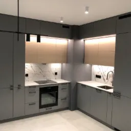 Nowoczesna kuchnia w szarościach z drewnianymi akcentami, oświetleniem LED podszafkowym i marmurowym backsplash'em, widok na zabudowę narożną z piekarnikiem i zlewem.