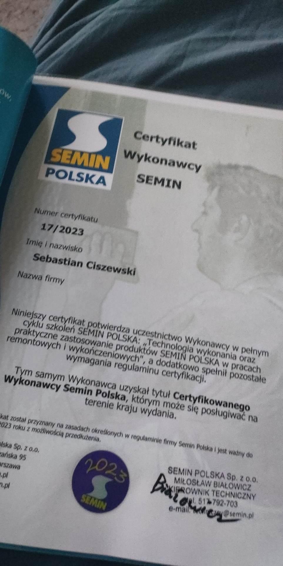 Certyfikat Wykonawcy Semin Polska dla Sebastiana Ciszewskiego, potwierdzający udział w szkoleniach z technologii i zastosowania produktów w pracach remontowych.