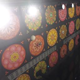 Rondo ONZ. Sklep kosmetyków. Sufit.