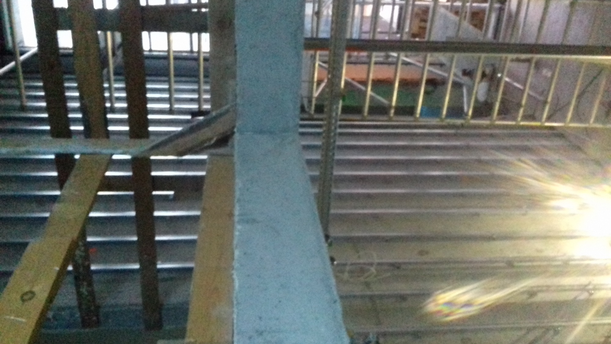 8m wysokości. Co 40cm.