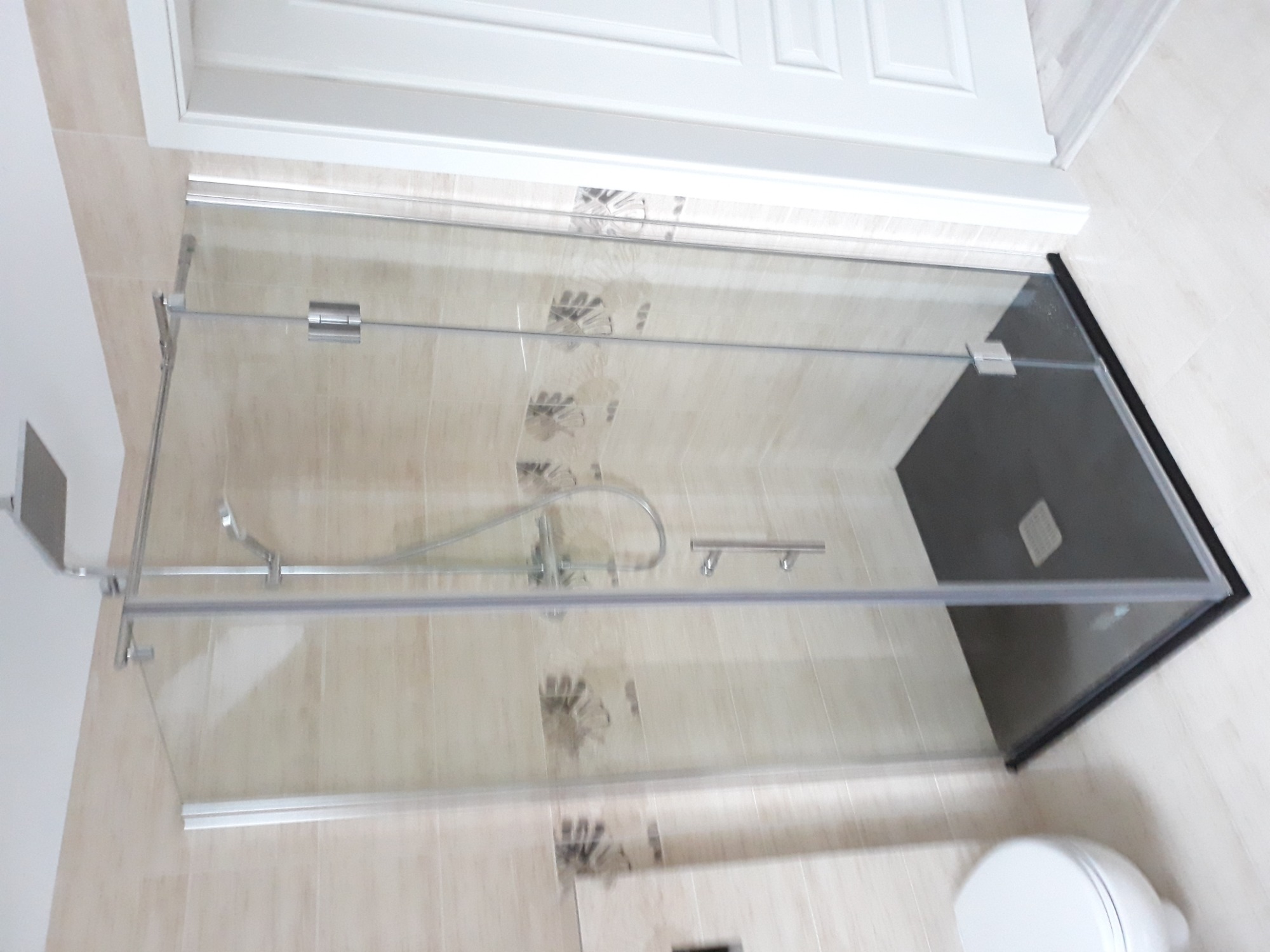 Kabina. Brodzik Roca