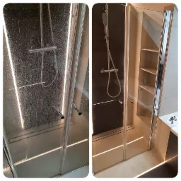 Porównanie przed i po: Kabina prysznicowa z wyraźnym osadem kamienia i mydła na szklanych drzwiach po lewej, a po prawej lśniąca czystością po zabiegu czyszczenia.