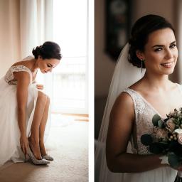 ACfotografia fotografia ślubna Gdańsk Trójmiasto - Kolaż: Panna młoda w białej sukni zakłada błyszczące buty na obcasie siedząc na krześle z wzorzystym obiciem; uśmiechnięta kobieta w welonie trzyma bukiet z różowych róż i białych kwiatów.