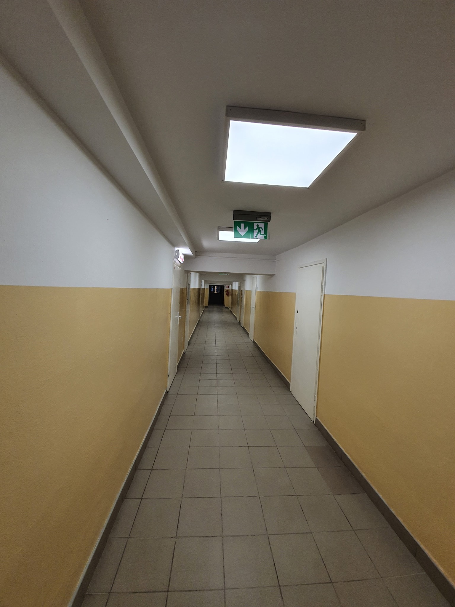 Wymieniona instalacja w szpitalu wraz z założeniem lamp na gotowo