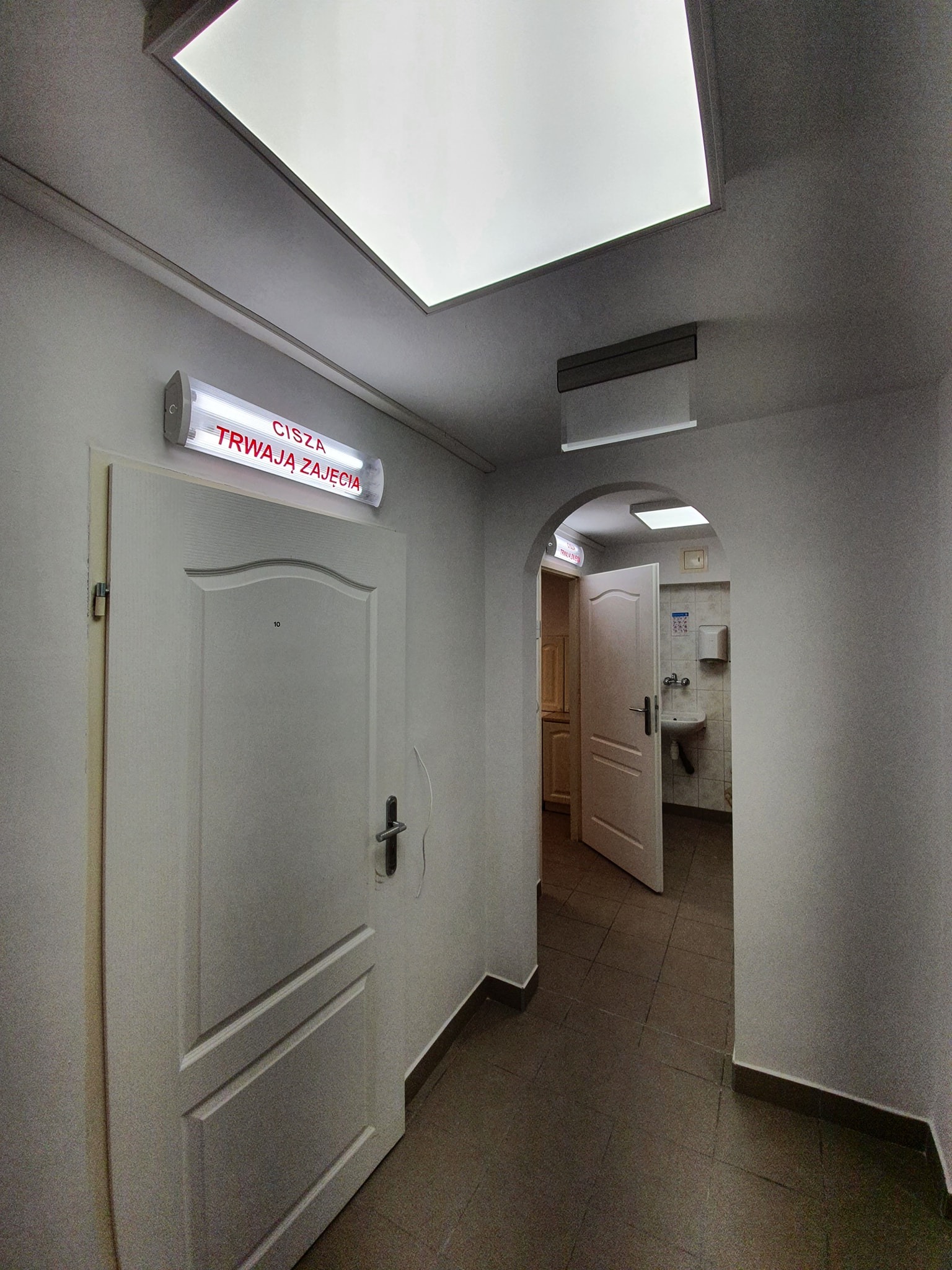 Wymieniona instalacja wraz z założeniem lamp na gotowo w szpitalu