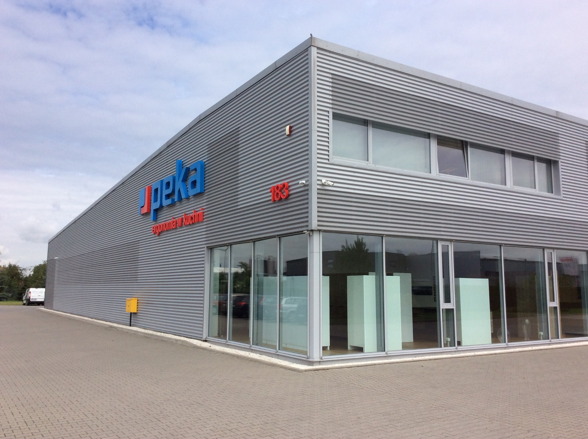 Hala wraz z częścią biurową