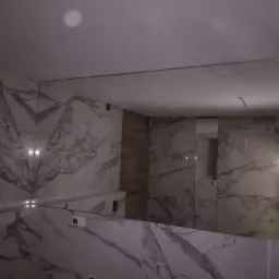 Duże lustro na ścianę.