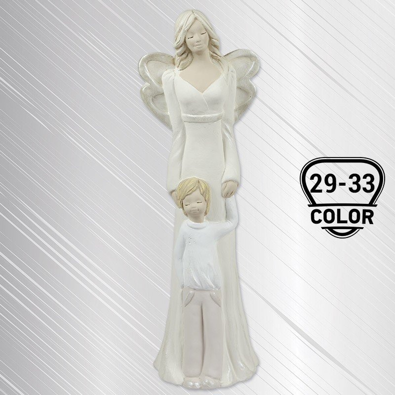 Biała figurka anioła w sukni, trzymającego za rękę małego chłopca z blond włosami, na tle z szarymi ukośnymi paskami, z widocznym oznaczeniem kolorystycznym 29-33.