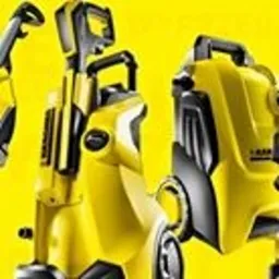 Żółta myjka ciśnieniowa marki Karcher na jednolitym, żółtym tle. Widoczne trzy ujęcia tego samego modelu, ustawione pod różnymi kątami.