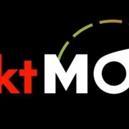 Logo firmy 'Punkt Mocy' z kolorowym łukiem nad napisem na czarnym tle.