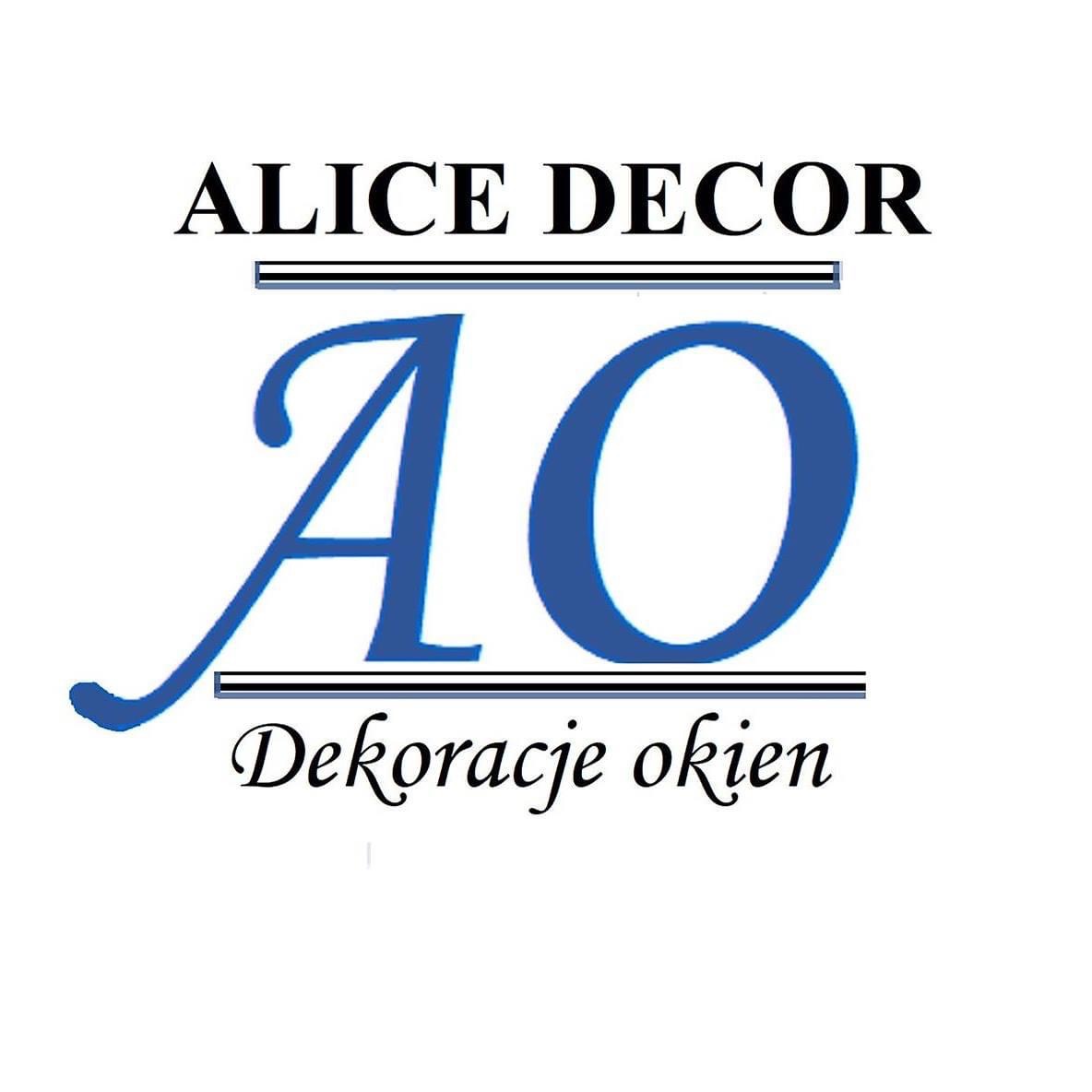 Logo firmy Alice Decor specjalizującej się w dekoracjach okiennych, z dużym, stylizowanym, niebieskim monogramem AO.