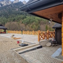 STOLBUD Wojciech Duda - Barierka modrzew