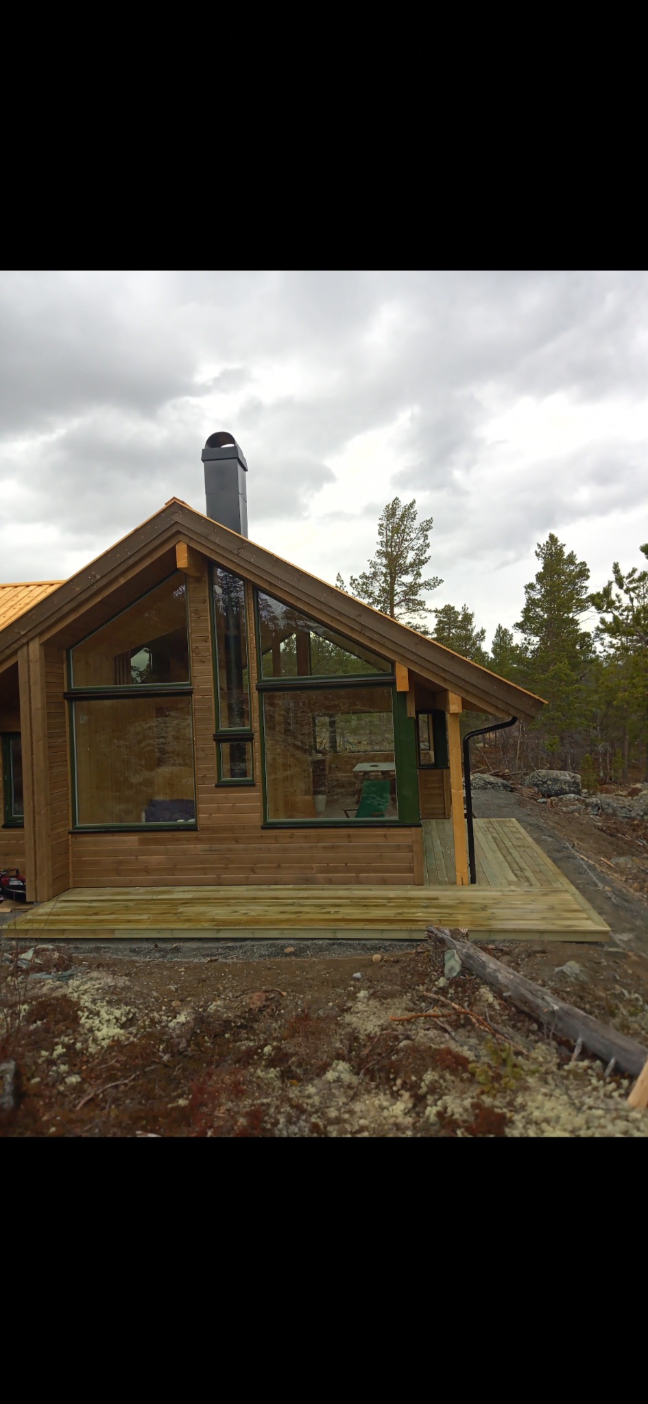 Domek w górach o konstrukcji szkieletowej