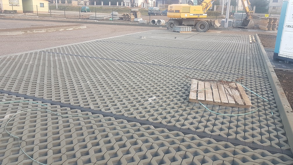 Układanie parkingu z płyt ażurowych