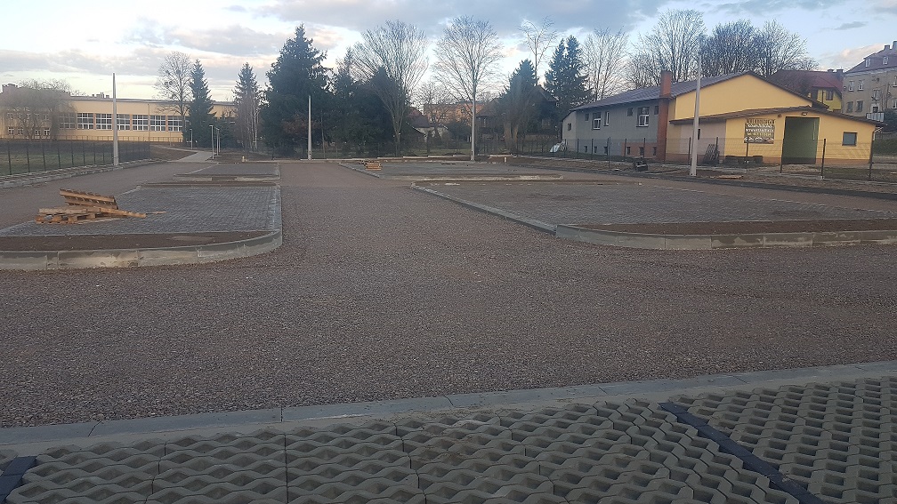 Układanie parkingu z płyt ażurowych oraz niwelacja z zagęszczeniem pod asfalt