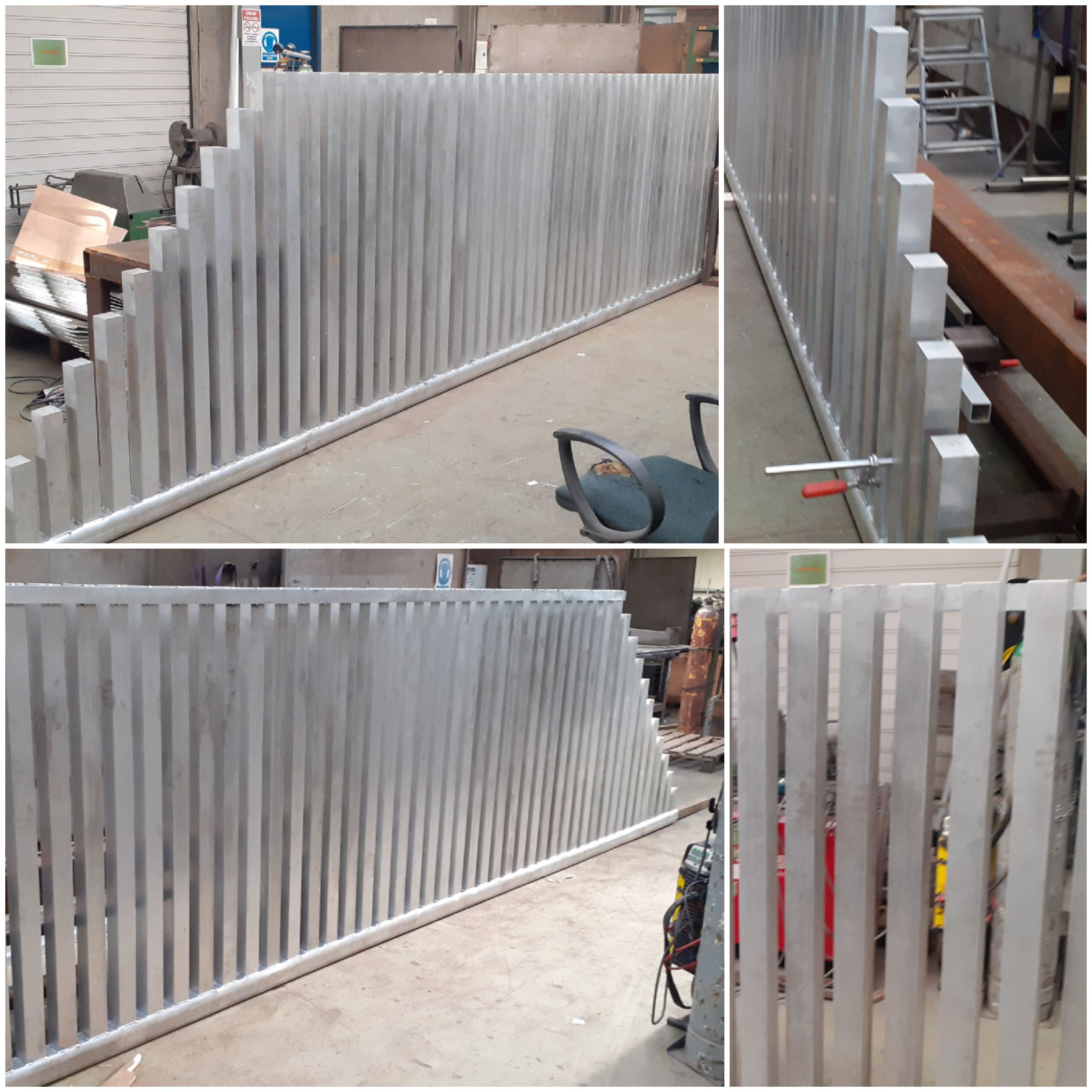 Fragment aluminiowej konstrukcji z pionowych profili o stopniowanej wysokości, prawdopodobnie element balustrady lub ogrodzenia, w warsztacie podczas produkcji.