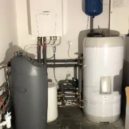 Kotłownia oparta na pompie ciepła wraz z uzdatniaczem wody.