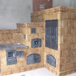 kuchnia kaflowa z piekarnikiem, piecem chlebowym i wędzarnią