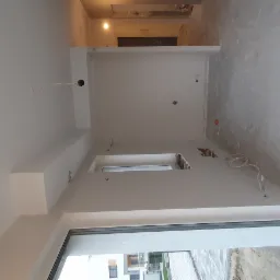 Malowanie i małe ozdobne lub zakrywające rury zabudowy to także nie problem.