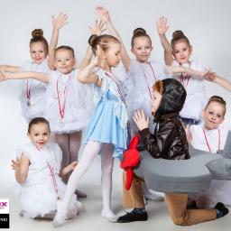 Szkoła tańca w Koninie z 30 letnim doświadczeniem. Nauka tańca w naszej szkole przeznaczona jest dla dzieci w wieku od 4-18 roku życia. 