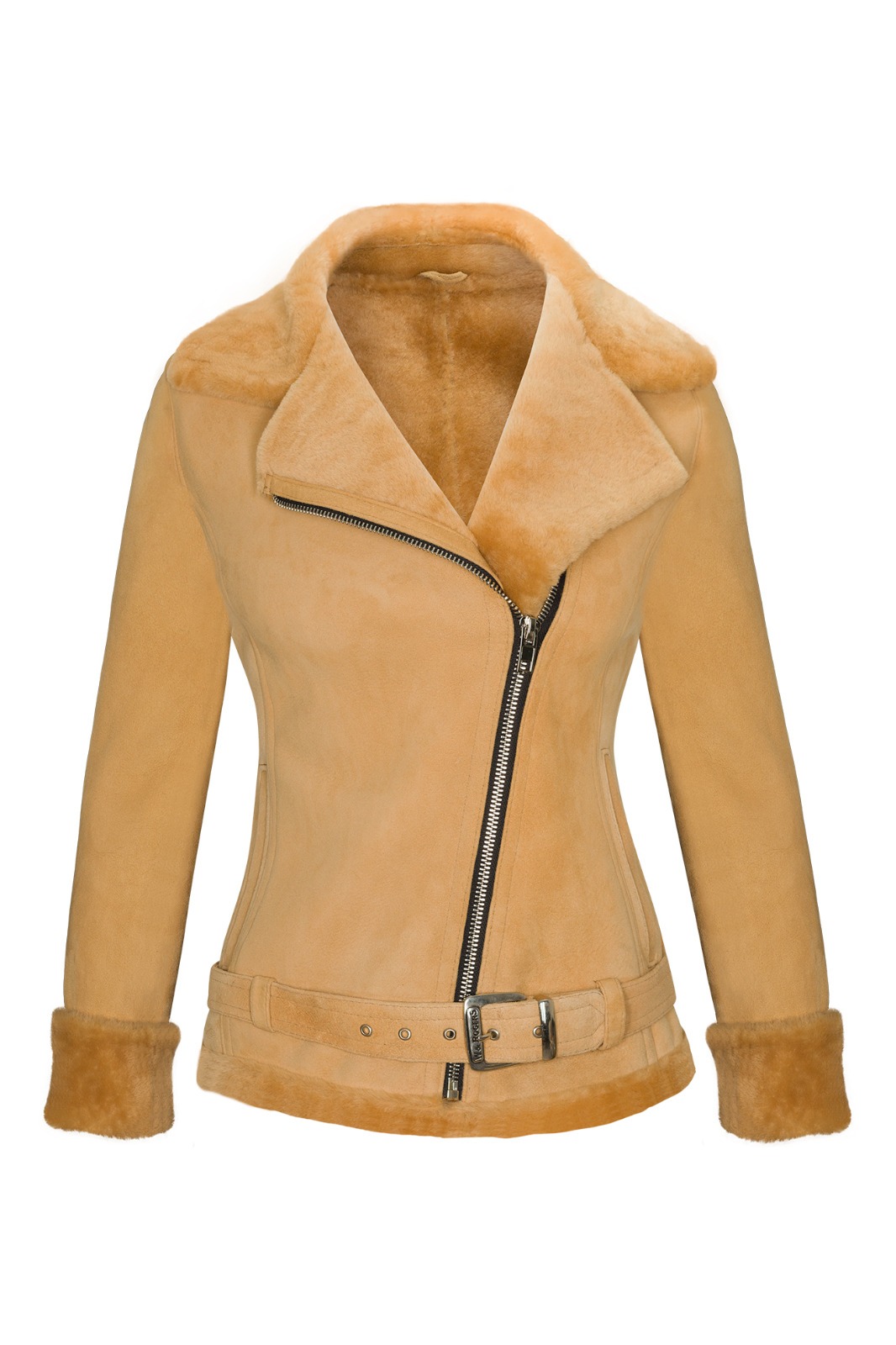 Beżowa kurtka damska typu pilotka z futrzanym kołnierzem i mankietami, z asymetrycznym zamkiem błyskawicznym i paskiem w talii, na białym tle.