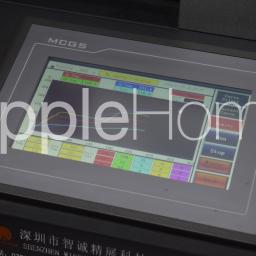 AppleHome - serwis Apple Warszawa serwis iPhone - Ekran dotykowy panelu sterowania urządzenia przemysłowego wyświetlający wykresy temperatur i ustawienia procesu, z widocznymi przyciskami 'Run' i 'Stop'.