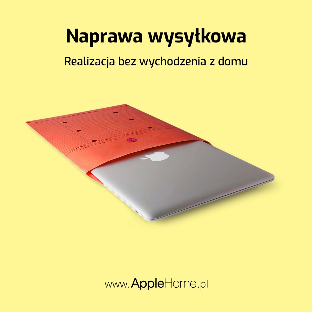 Laptop Apple w pomarańczowej teczce wysyłkowej, na żółtym tle, z widocznym adresem strony internetowej.