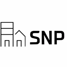 Czarno-białe logo firmy SNP z uproszczonym symbolem budynku wielopiętrowego połączonego z domem jednorodzinnym.