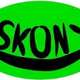 Logo firmy SKONY na jaskrawozielonym tle w kształcie elipsy z czarnym napisem i czarnym łukiem pod napisem.
