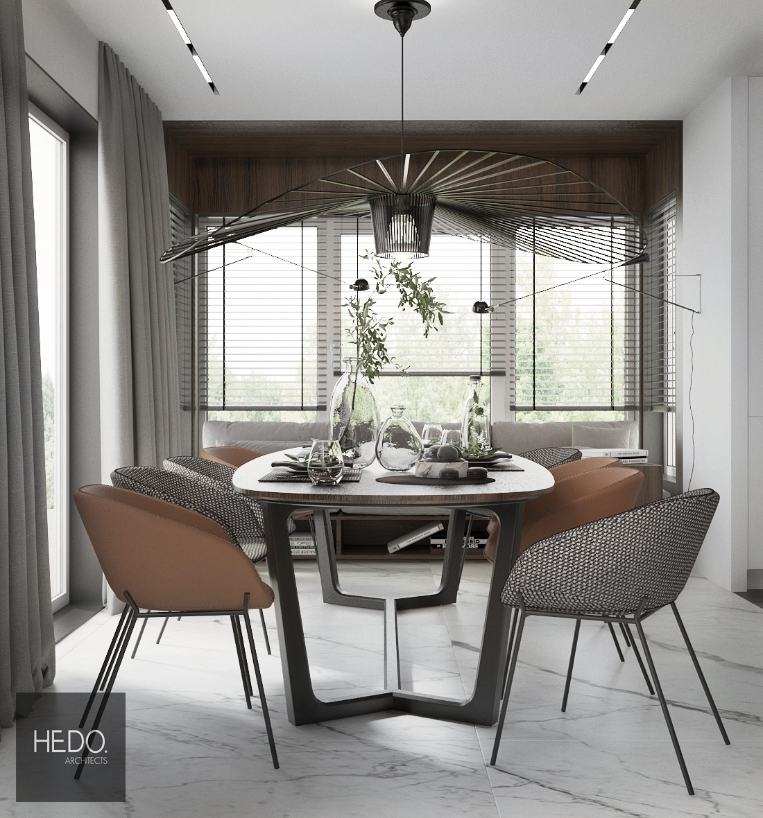 Jadalnia w stylu nowoczesnym z marmurową podłogą, owalnym stołem z ciemnym blatem, krzesłami tapicerowanymi skórą i tkaniną, oraz dekoracyjną lampą sufitową przypominającą wachlarz na tle okna...